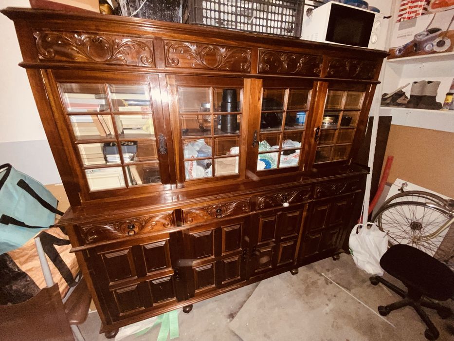 Cristaleira + poltrona