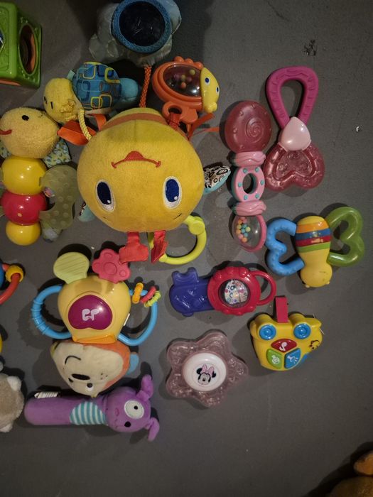 Zestaw 28 grzechotek i gryzaków