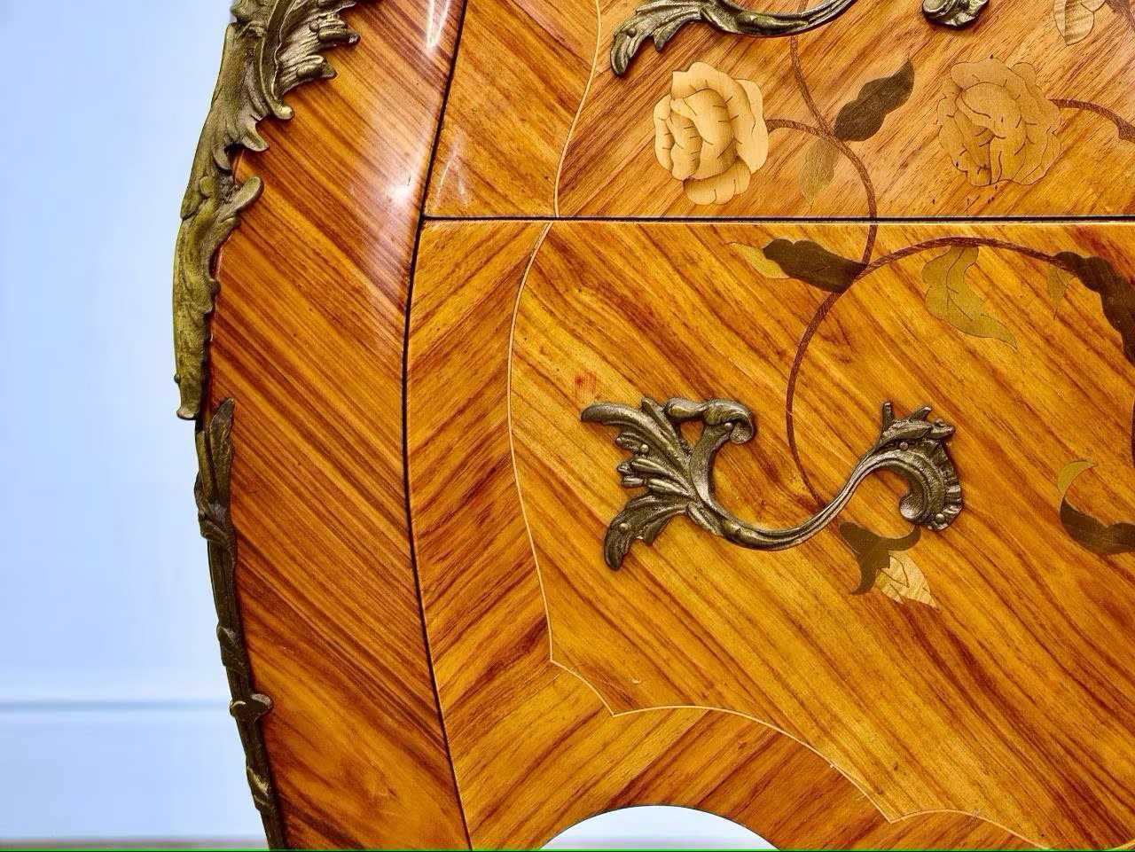 Антикварна тумба в стилі Людовика XV