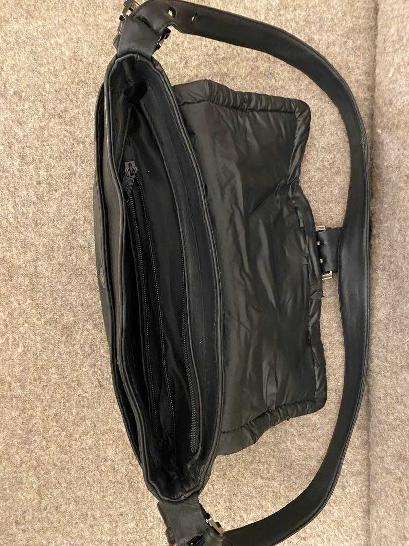 Czarna skórzana torebka retro