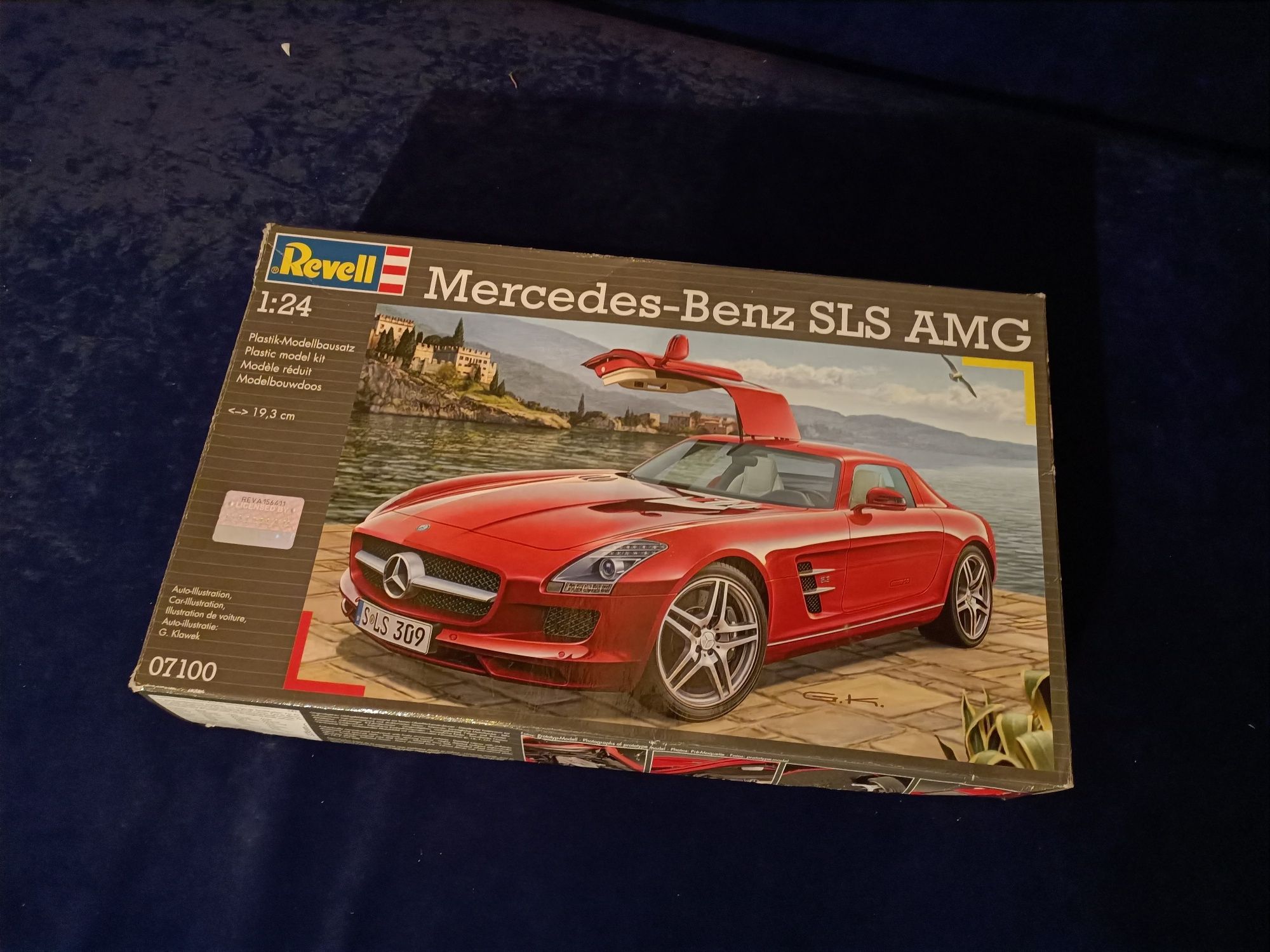 Mercedes Benz SLS AMG Revell