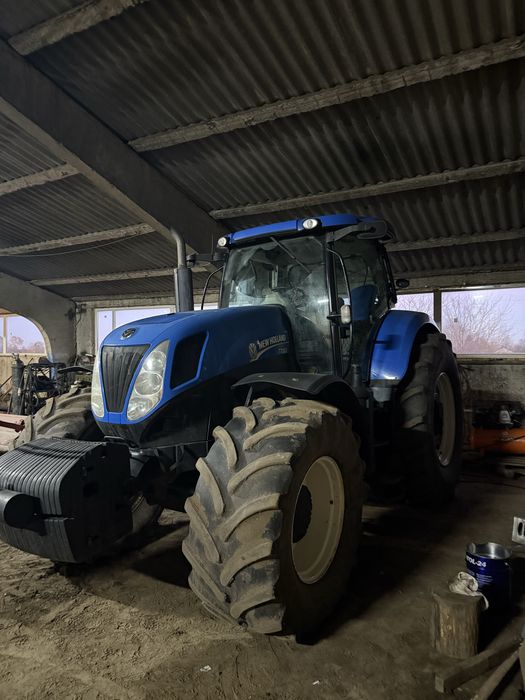 Пррдається трактор New Holland T7060