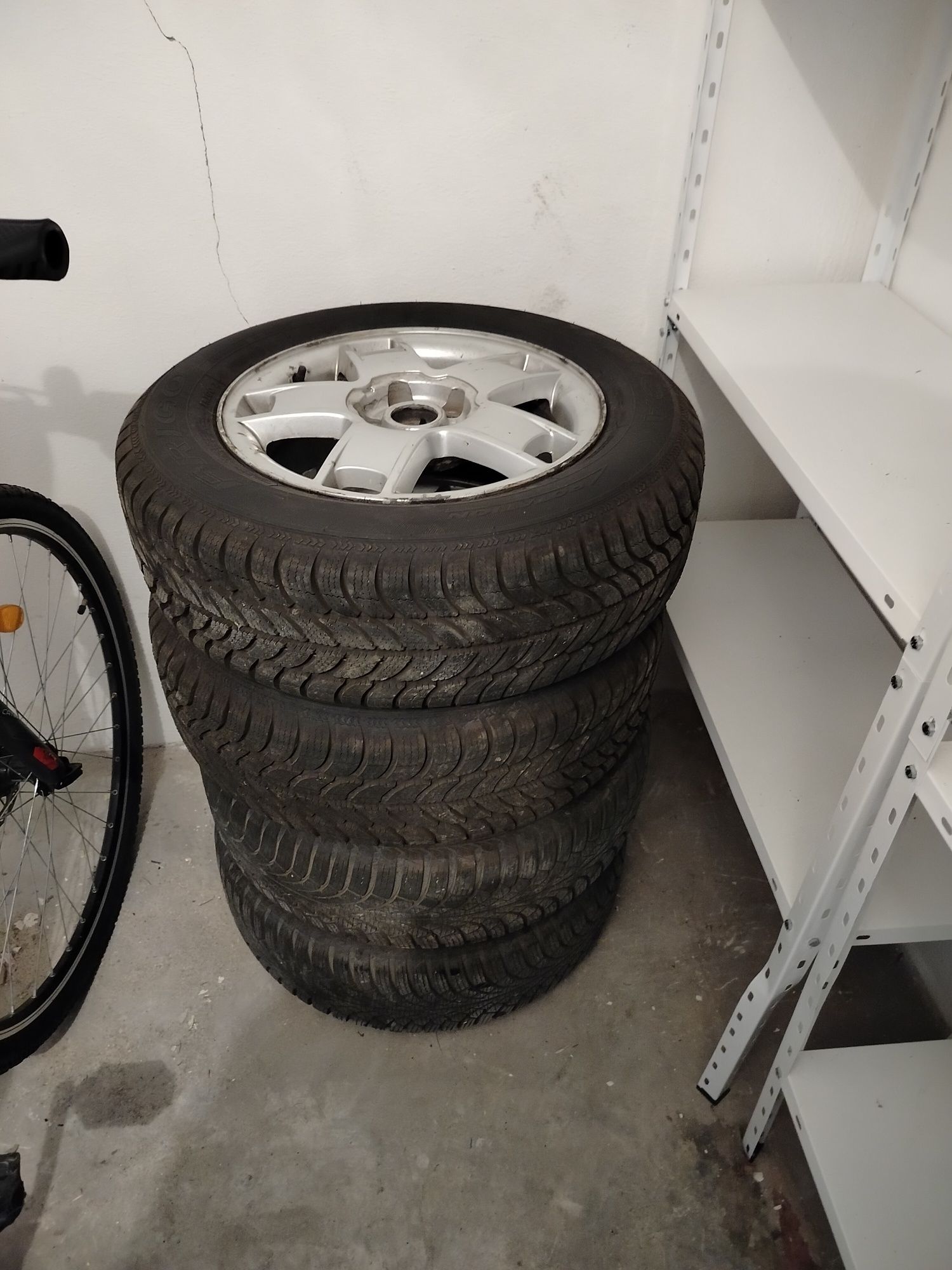 Sprzedam felgi z oponami SEAT LEON,IBIZA, PASUJA TEZ DO VW
