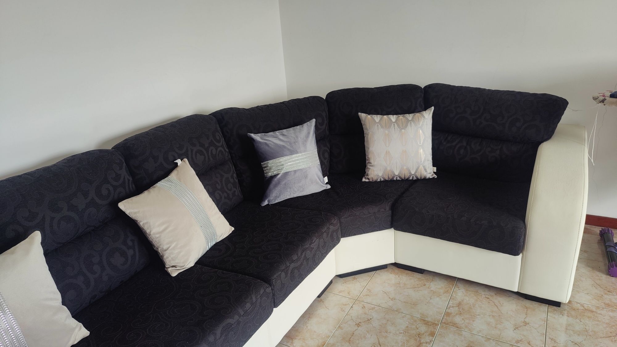 Vende sofá como novo as almofadas são de oferta