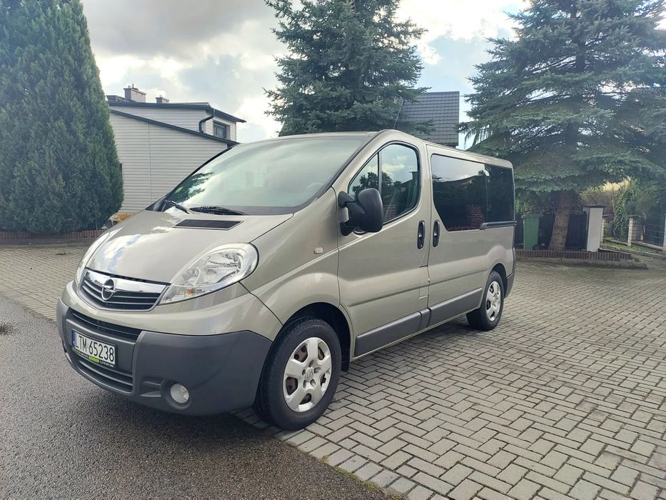 Opel Vivaro Vivaro 2.0CDTi, 2014r. 9 osobowy, bardzo ładny