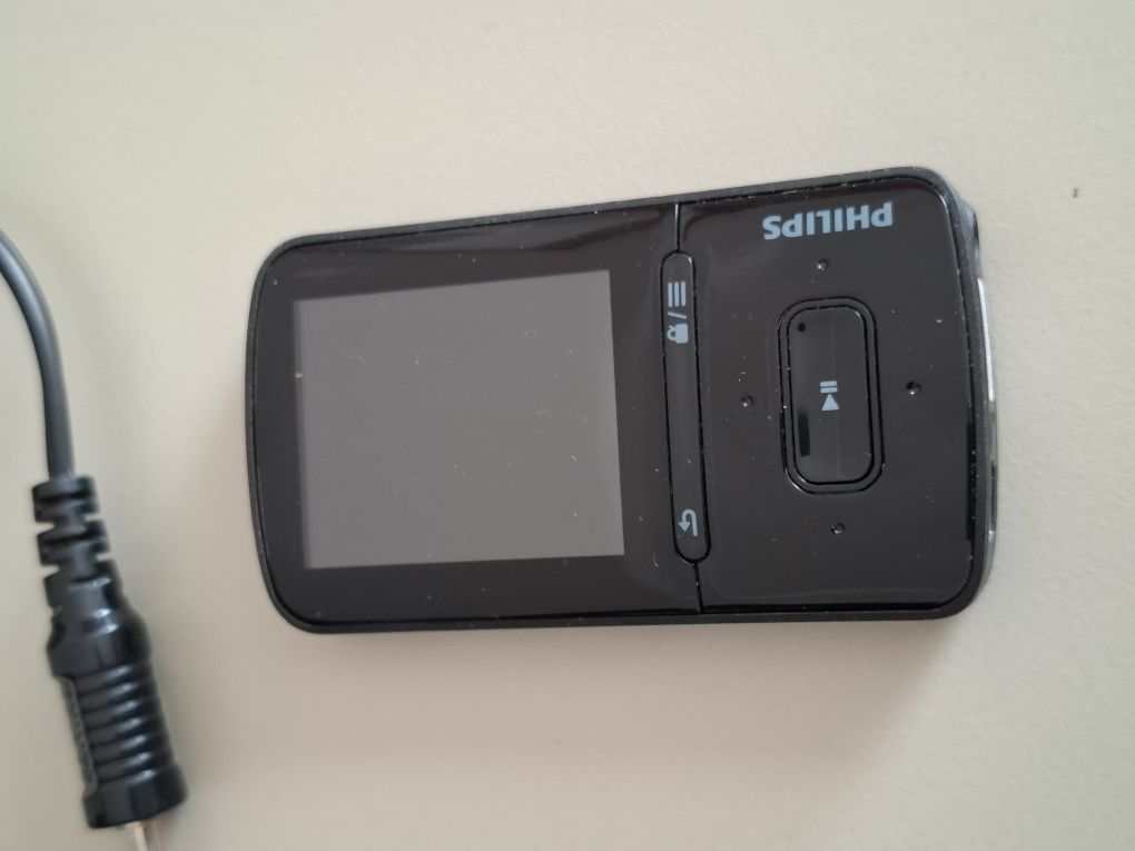 MP4 PHILIPS 8GB + słuchawki PHILIPS + przewód USB