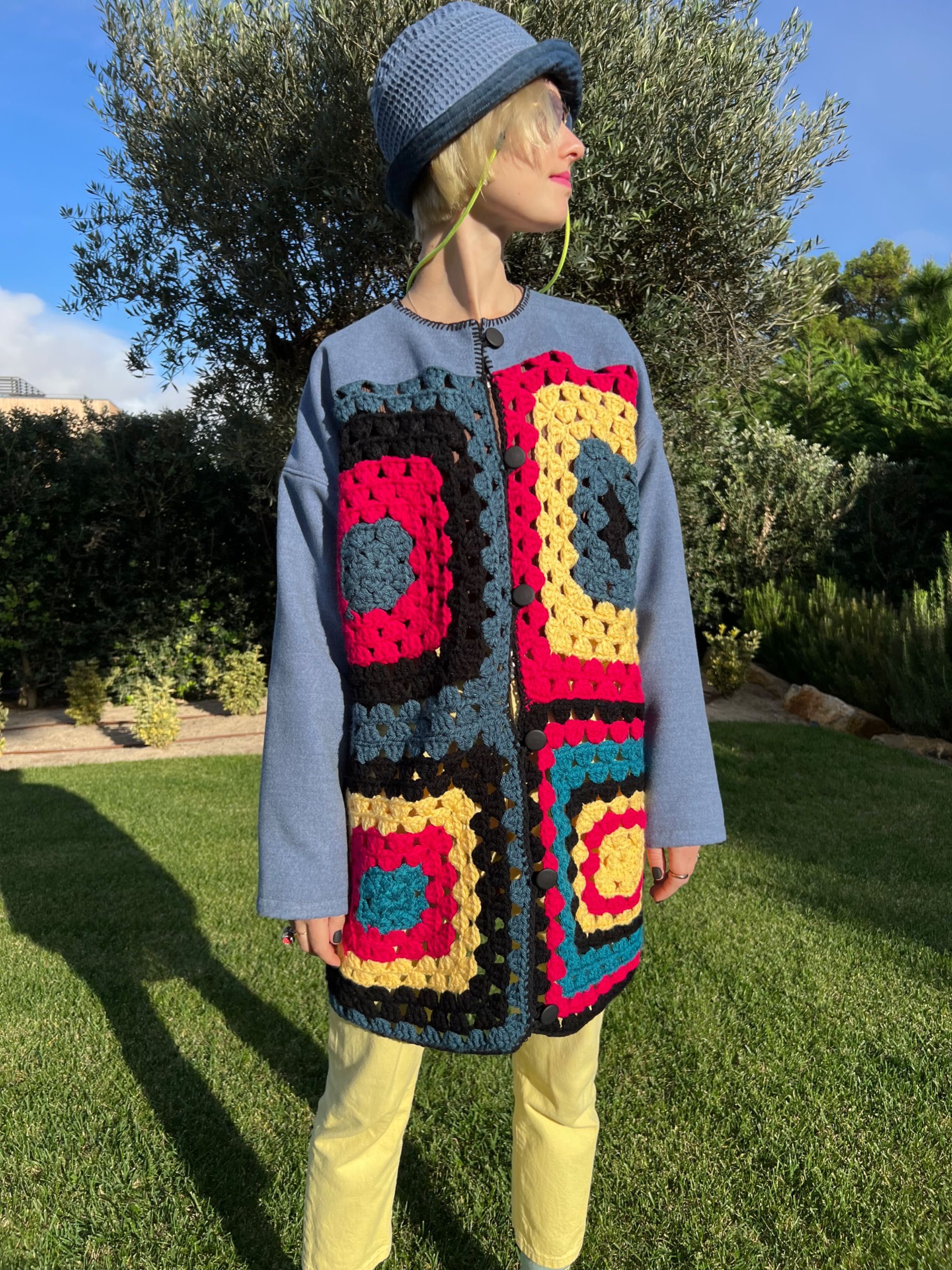 Sweater Jacket with multi-colored knitted squares Casaco suéter