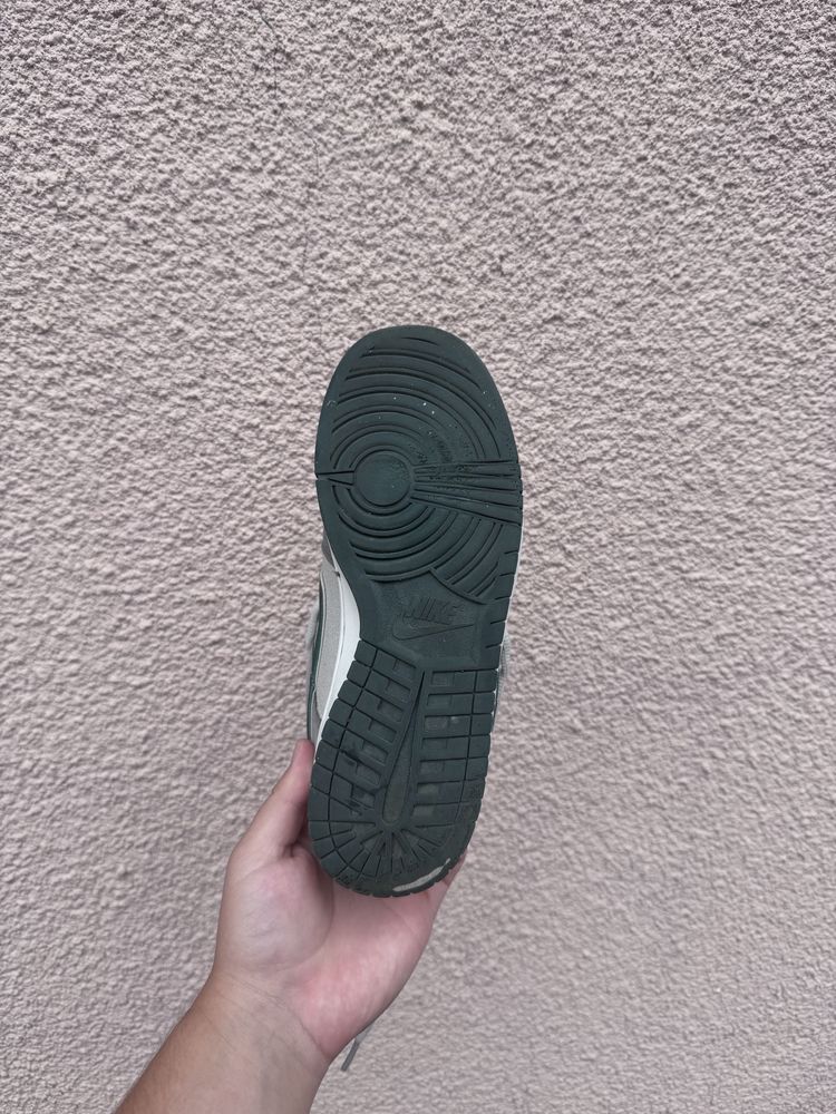 Nike dank low.