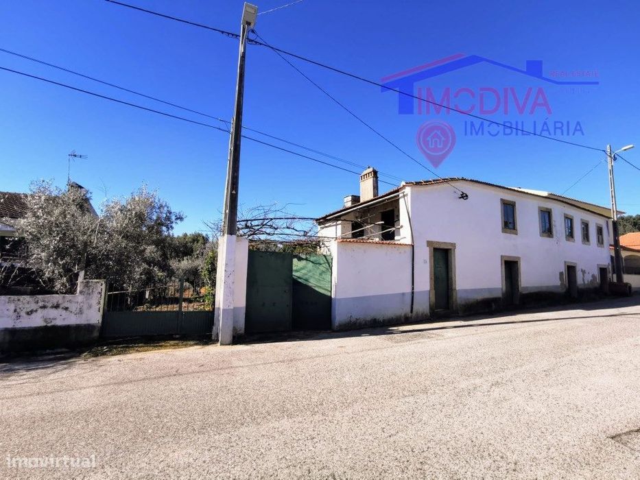 Moradia T3 para reconstrução, com terreno e poço de água na fregues...