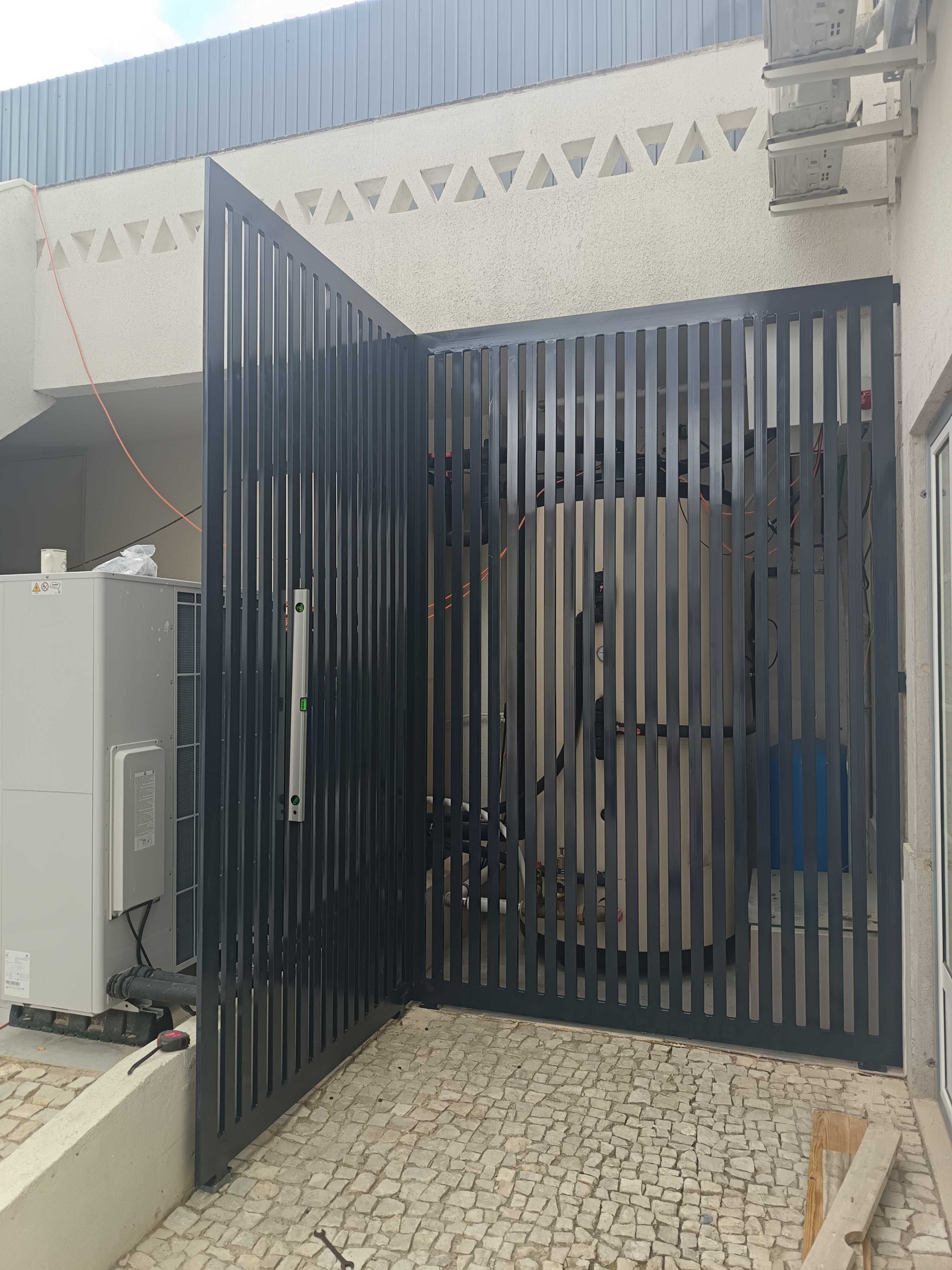 Portões, escadas, estrutura metálica e vedações em geral