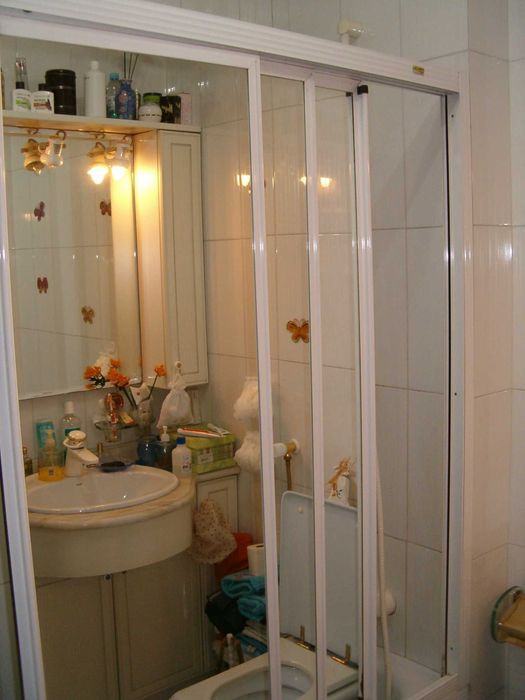 resguardo de banheiro, portas de correr com espelhos