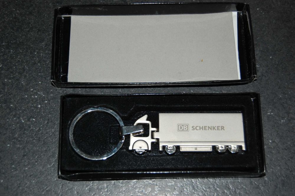 Breloczek kolekcjonerski, w pudełku - ciężarówka - NOWY