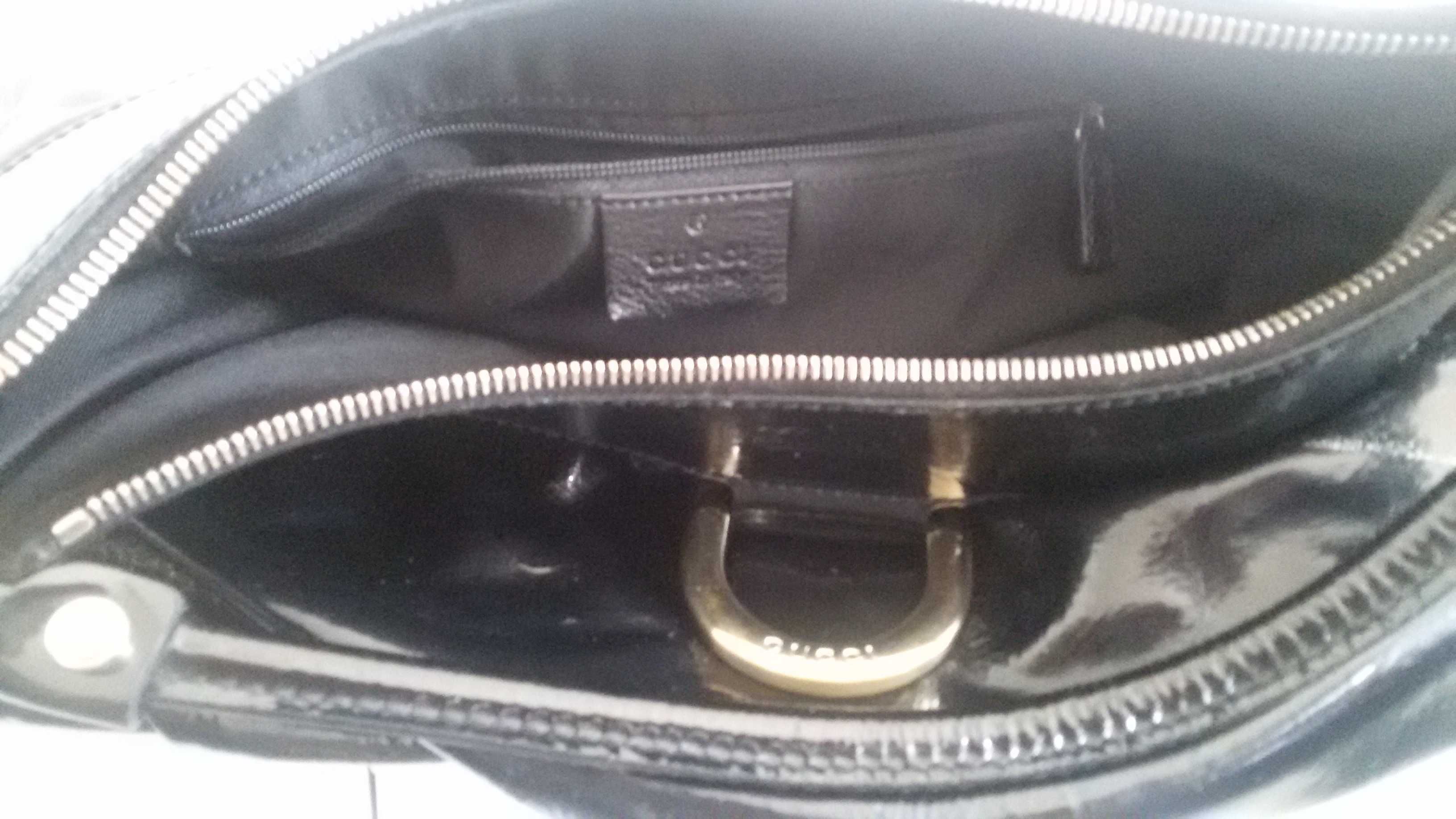 Mala Gucci preta argola dourada