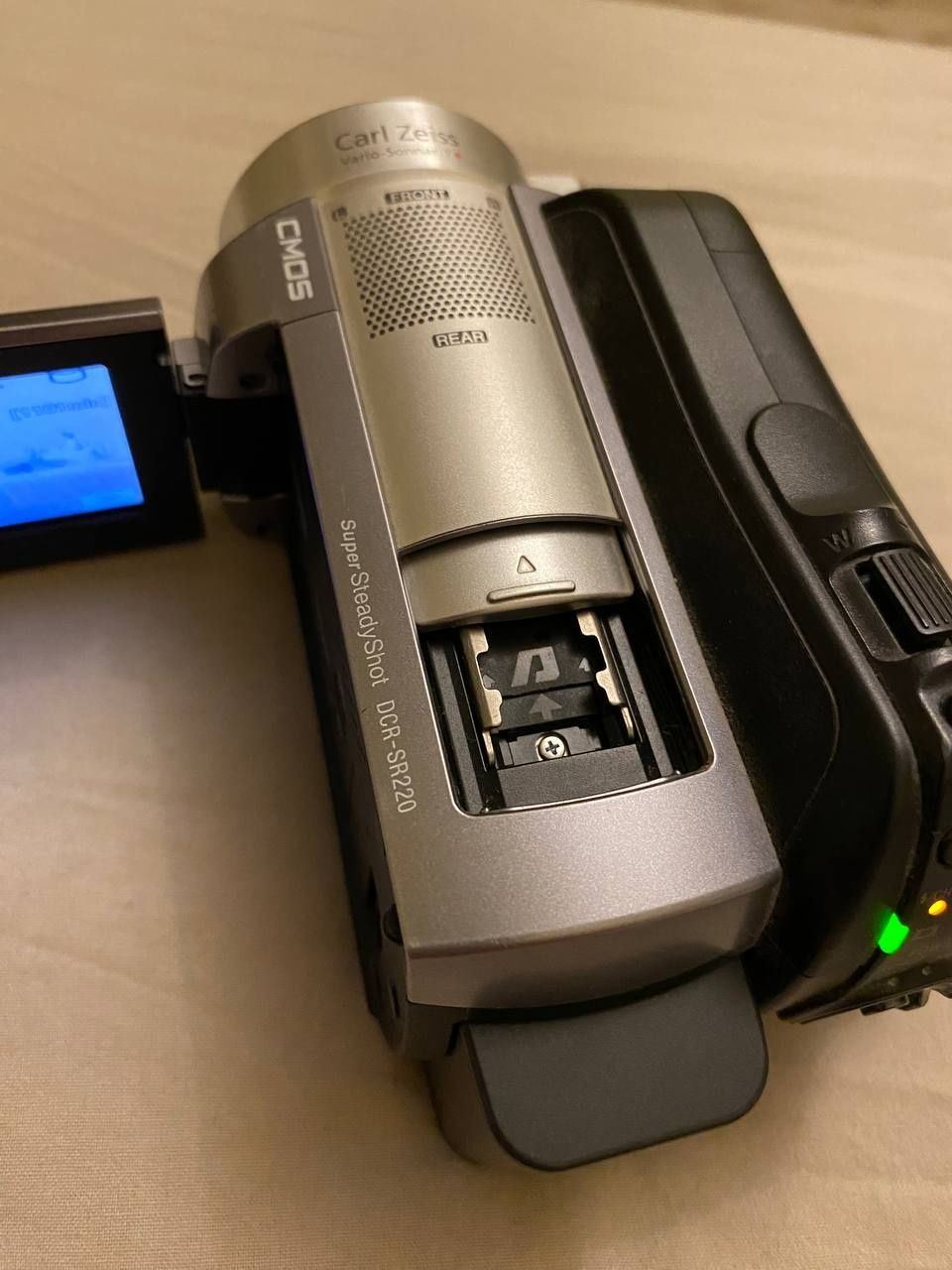 Sony super SteadyShot DCR- SR220