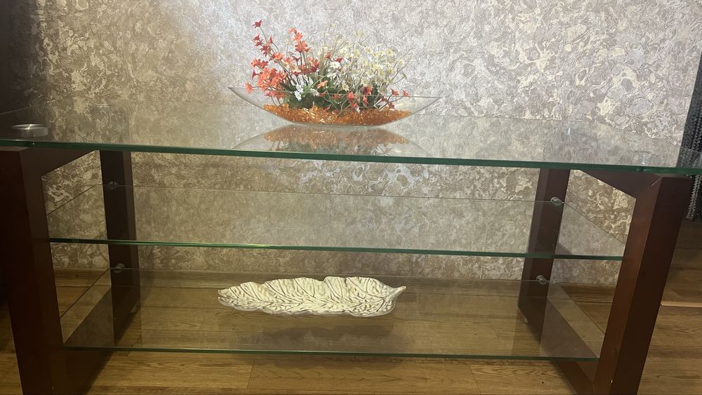 Журнальный стеклянный стол