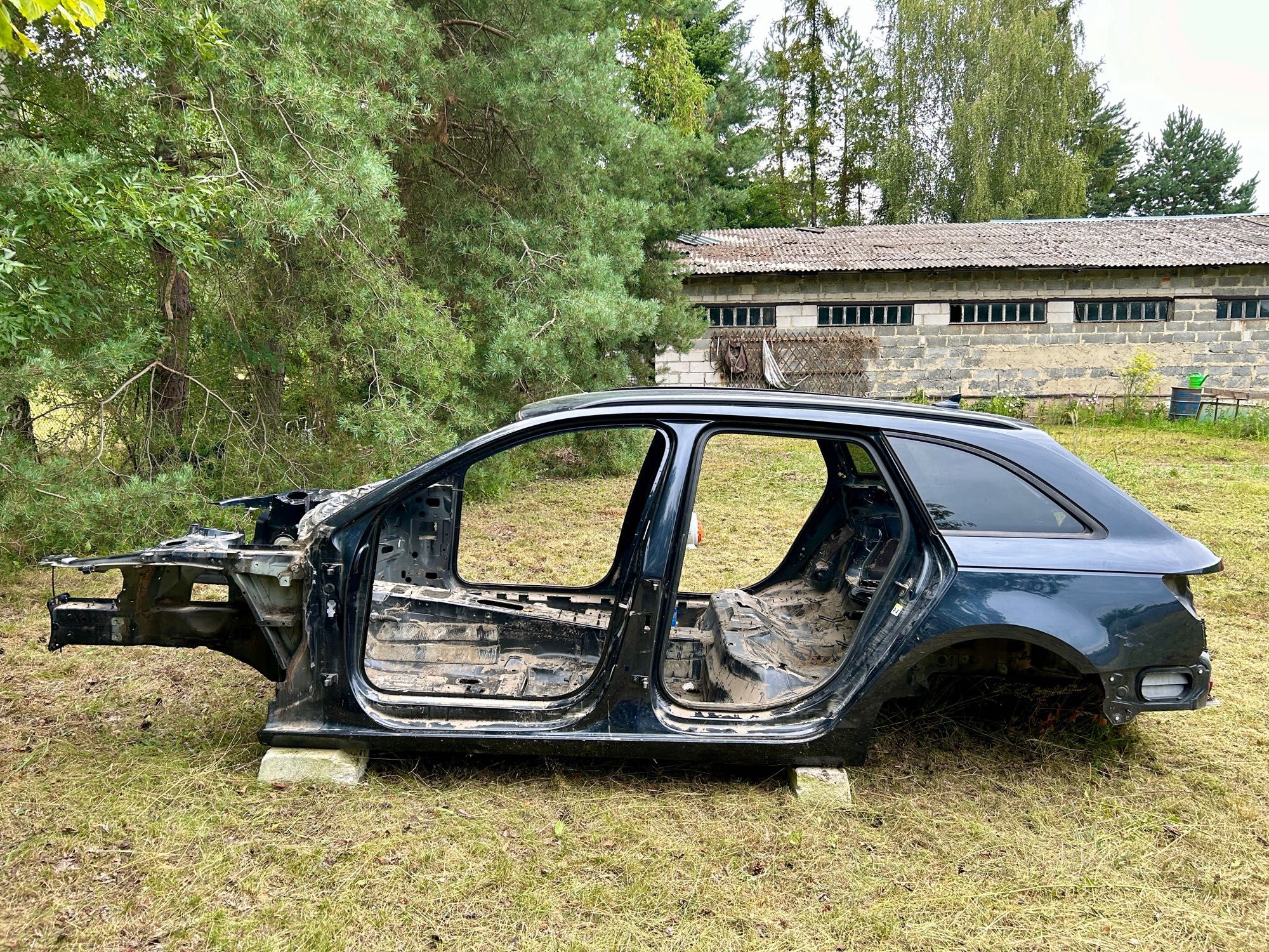 Audi A4 B9 Kombi Dach LX5R bez uszkodzeń Demontaż