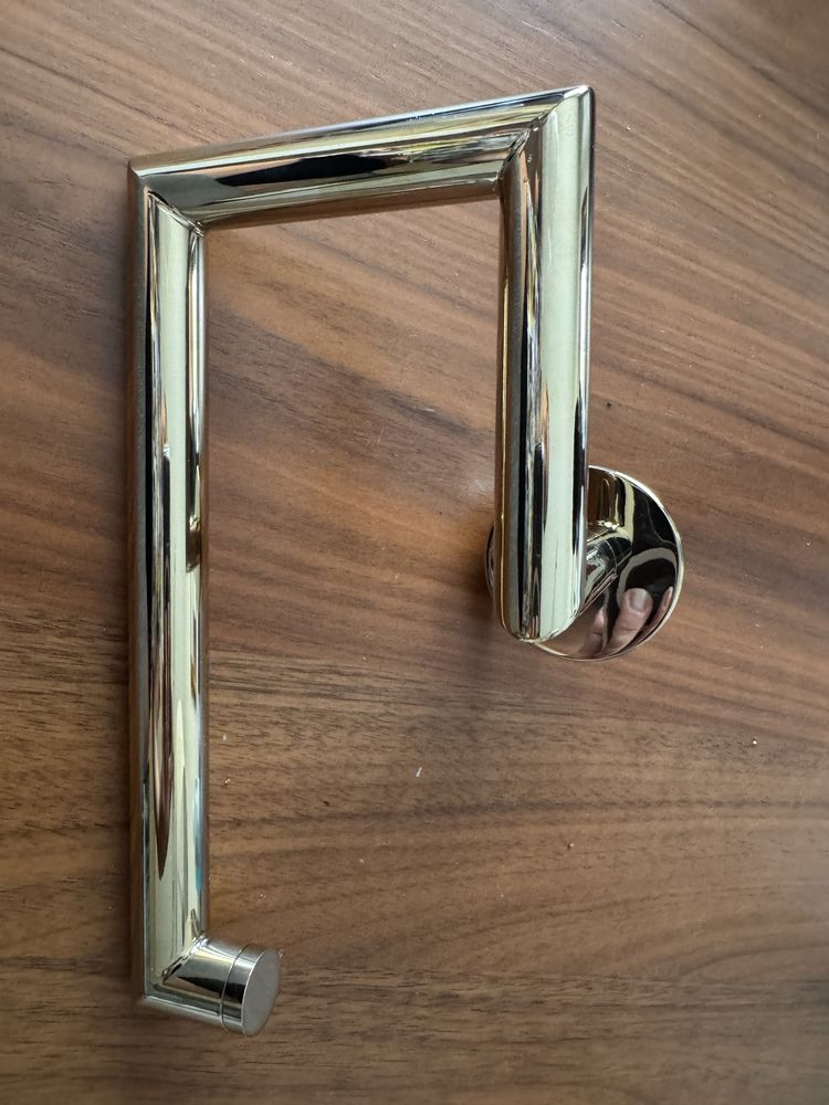 Toalheiro pequeno dourado