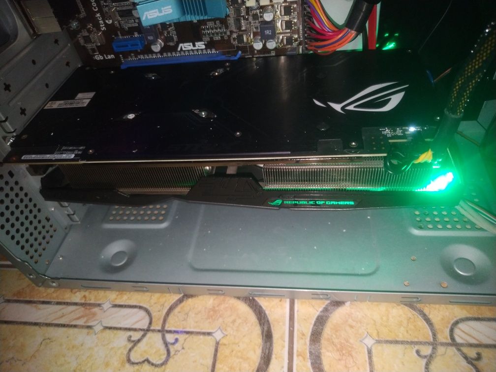 Видеокарта Asus ROG Strix 580 8gb.