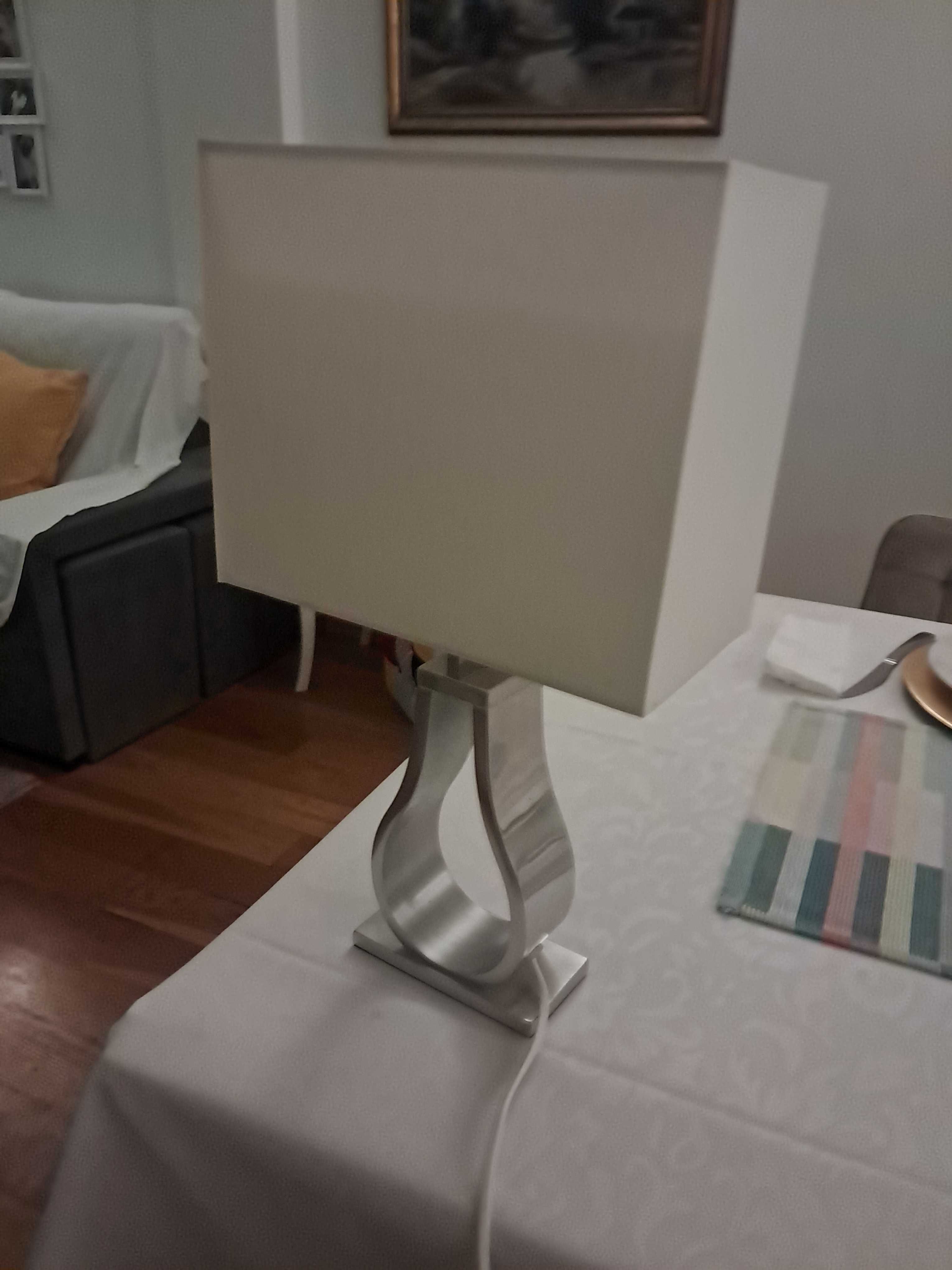 Candeeiro de mesa