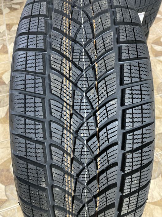235/60/18 107Н XL GOODYEAR Ultra Grip Performance + SUV