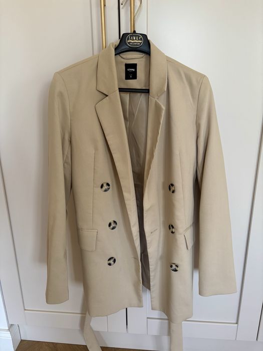 Płaszcz jesienny trencz Sinsay S beżowy klasyka