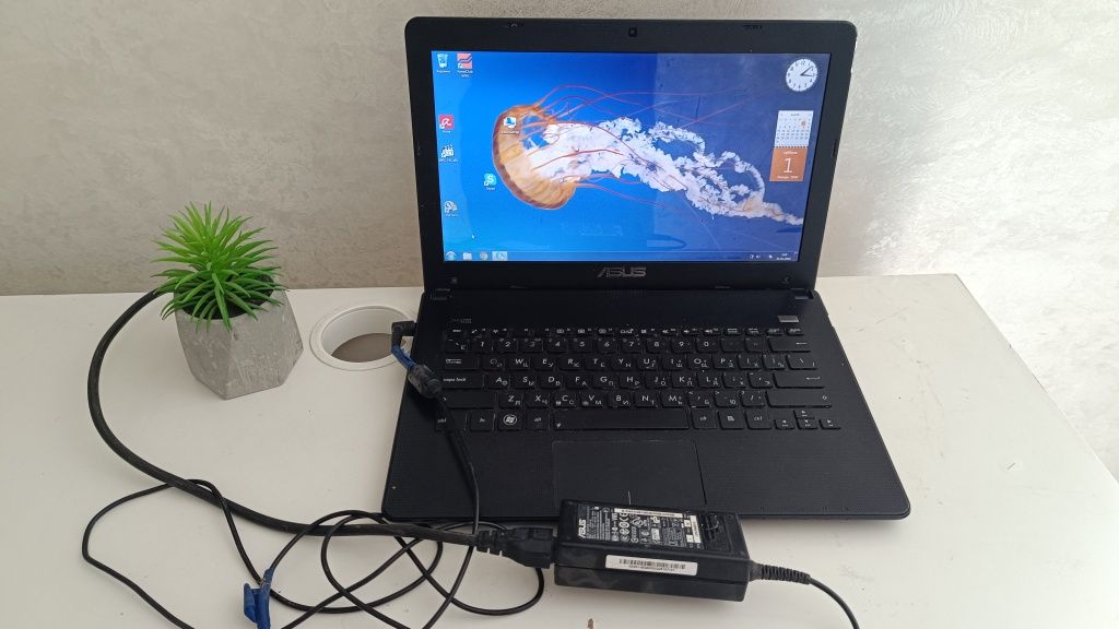 Продам ноутбук Asus X301A