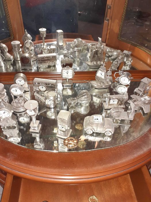 Movel  vitrine  em cerejeira