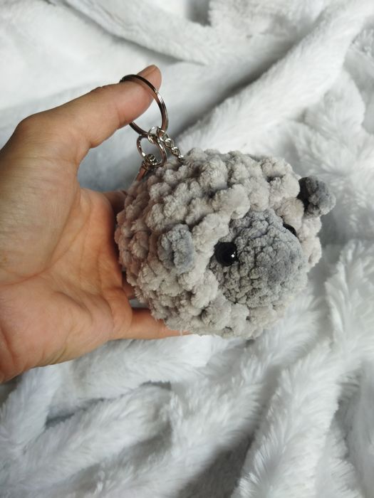 Breloczek do torebki i kluczy, puszysta owieczka idealna na prezent