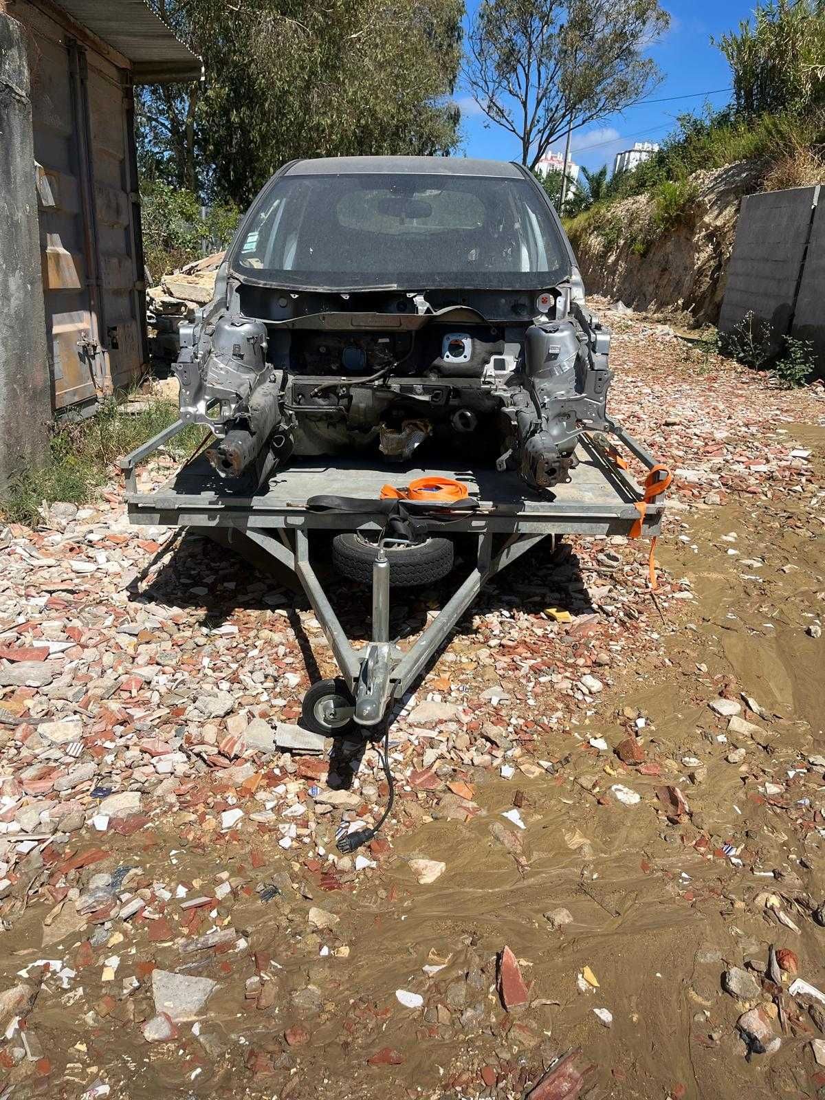 Atrelado em ótimo estado