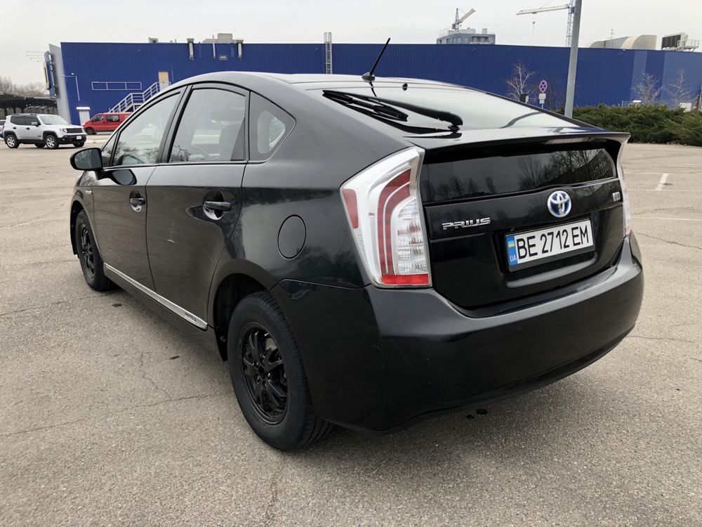 Продам Toyota Prius 2013