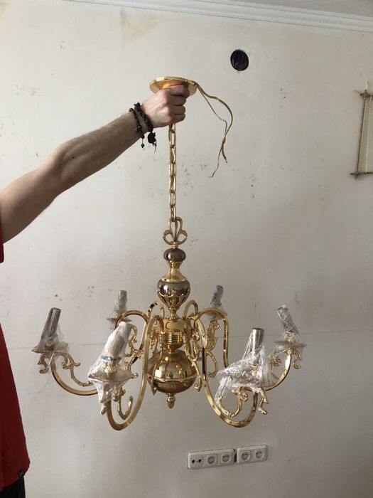 Шикарная Люстра под высокий потолок