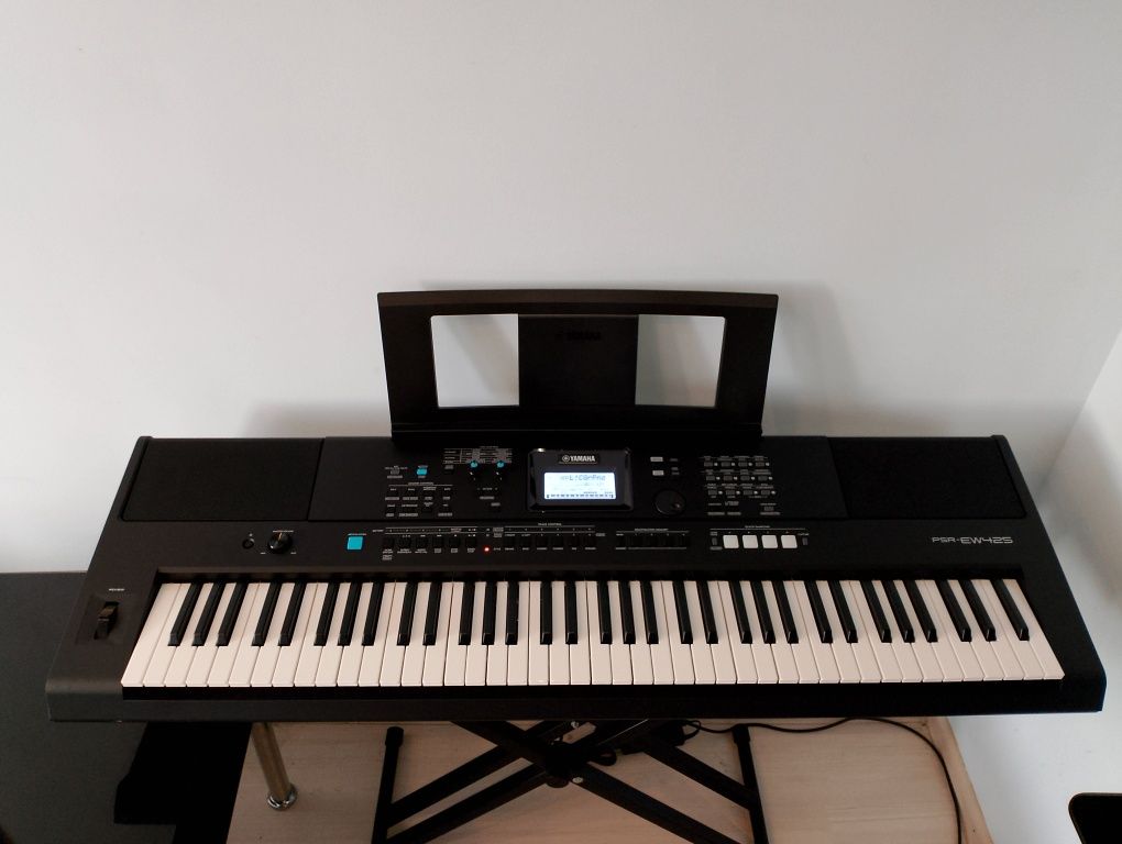 Keyboard Yamaha EW-425 jak Nowy, na gwarancji. Polecam.