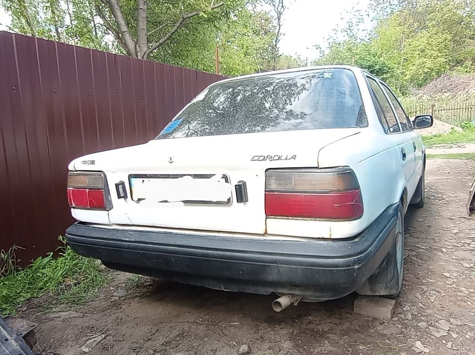 Запчастини Toyota Corolla e90 sedan (рибка)