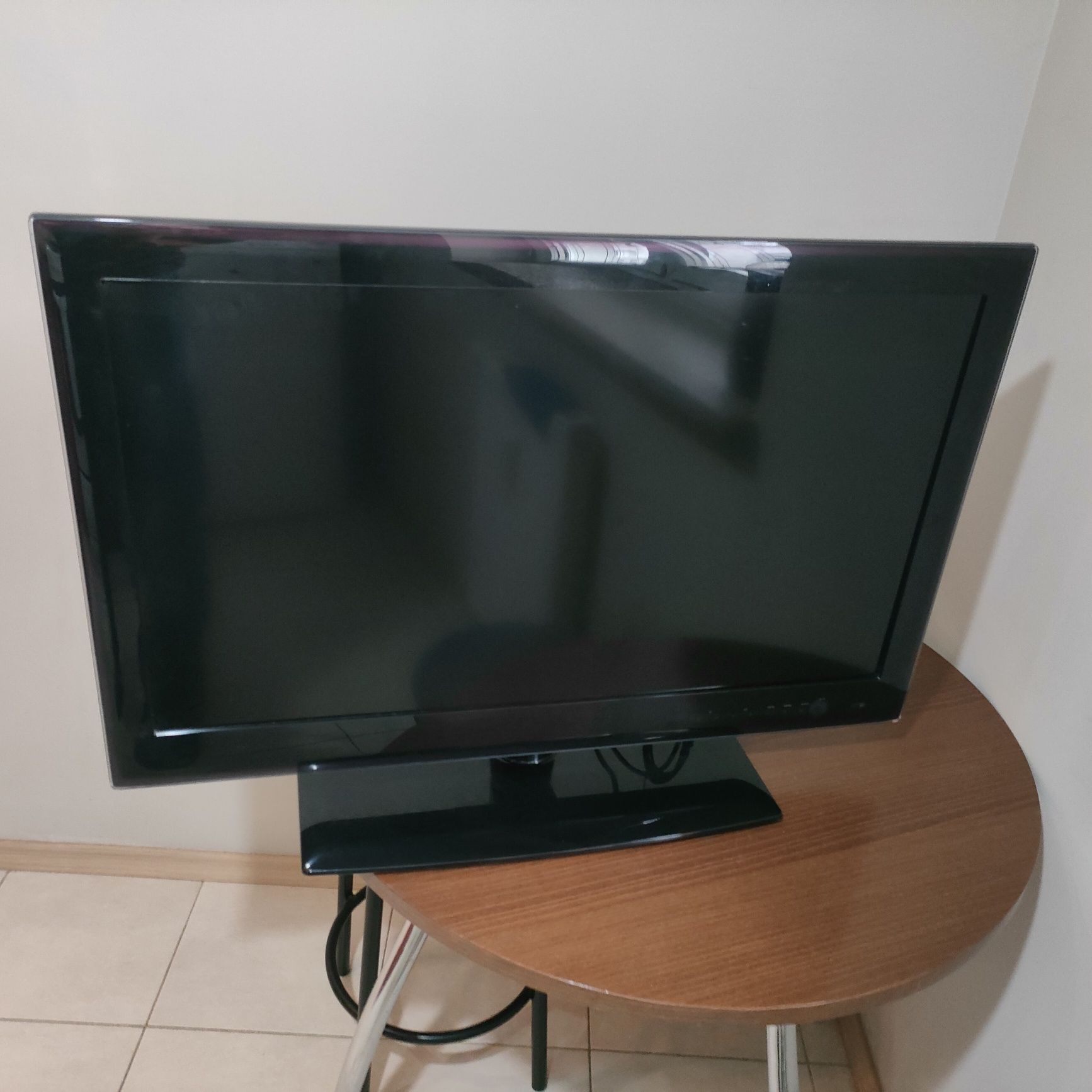 Sprzedam telewizor LG 32E5500.