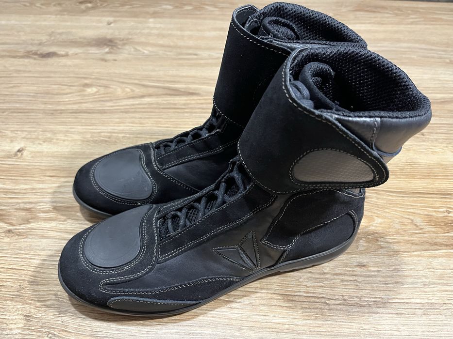 Мотовзуття Dainese стан Нових розмір 44(28,5 см.)