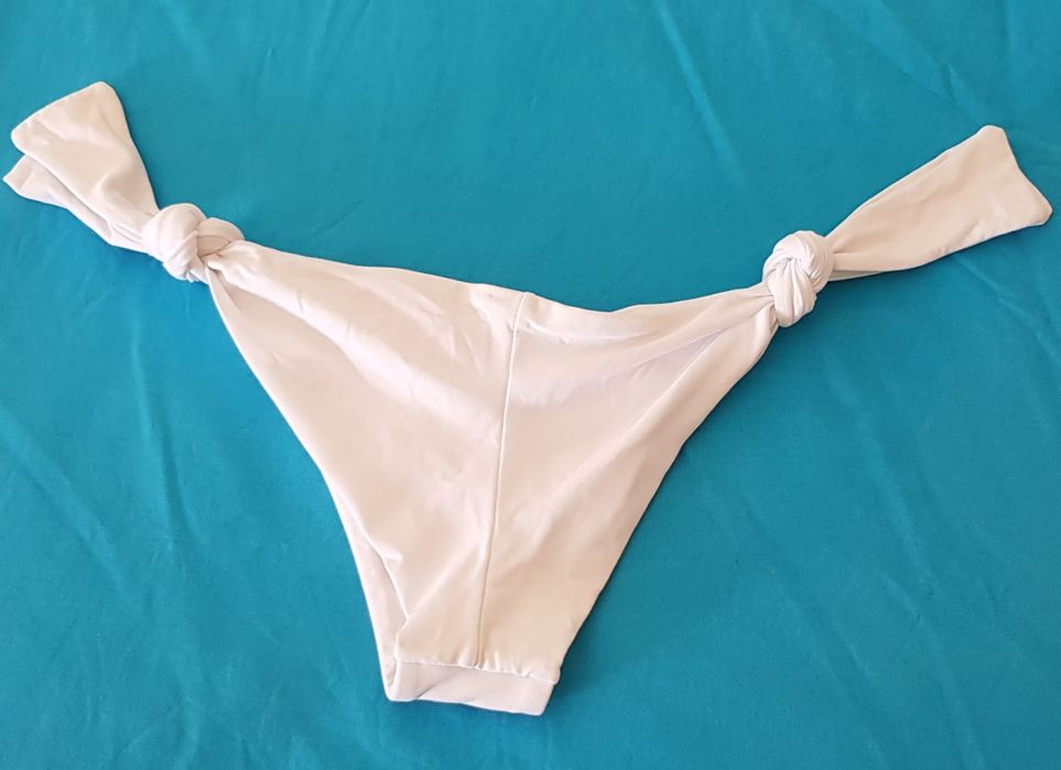 Parte de baixo de biquini branco. Calzedónia. Tamanho S
