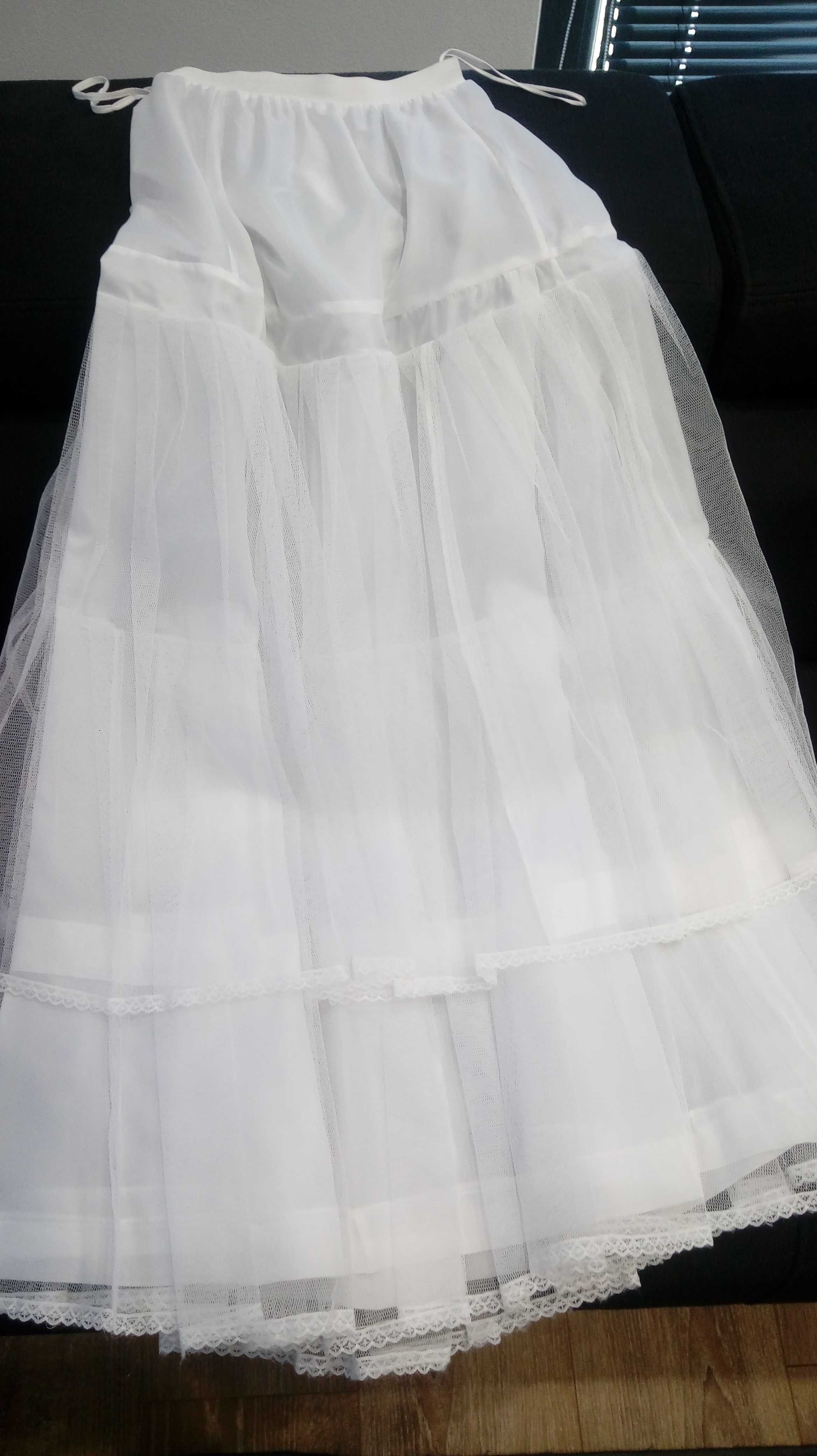Suknia ślubna z kamyczkami