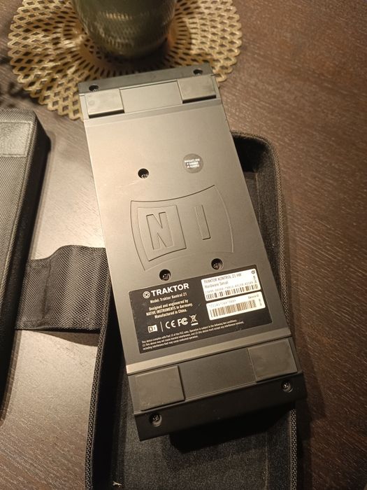 Traktor Kontrol Z1 + Kontrol Bag