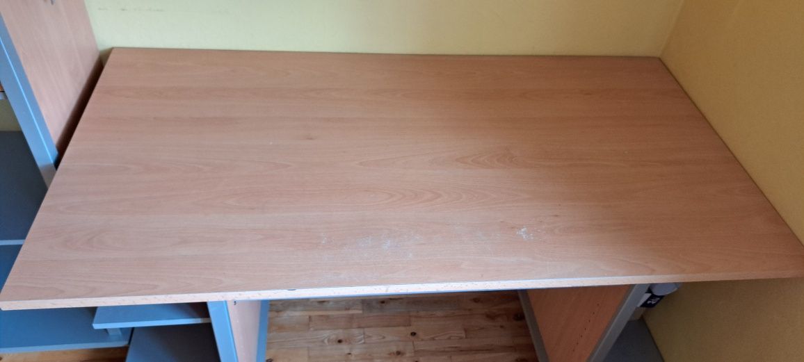 Sprzedam biurko 72x140 cm  z kompletu aż 5 mebli na kółkach