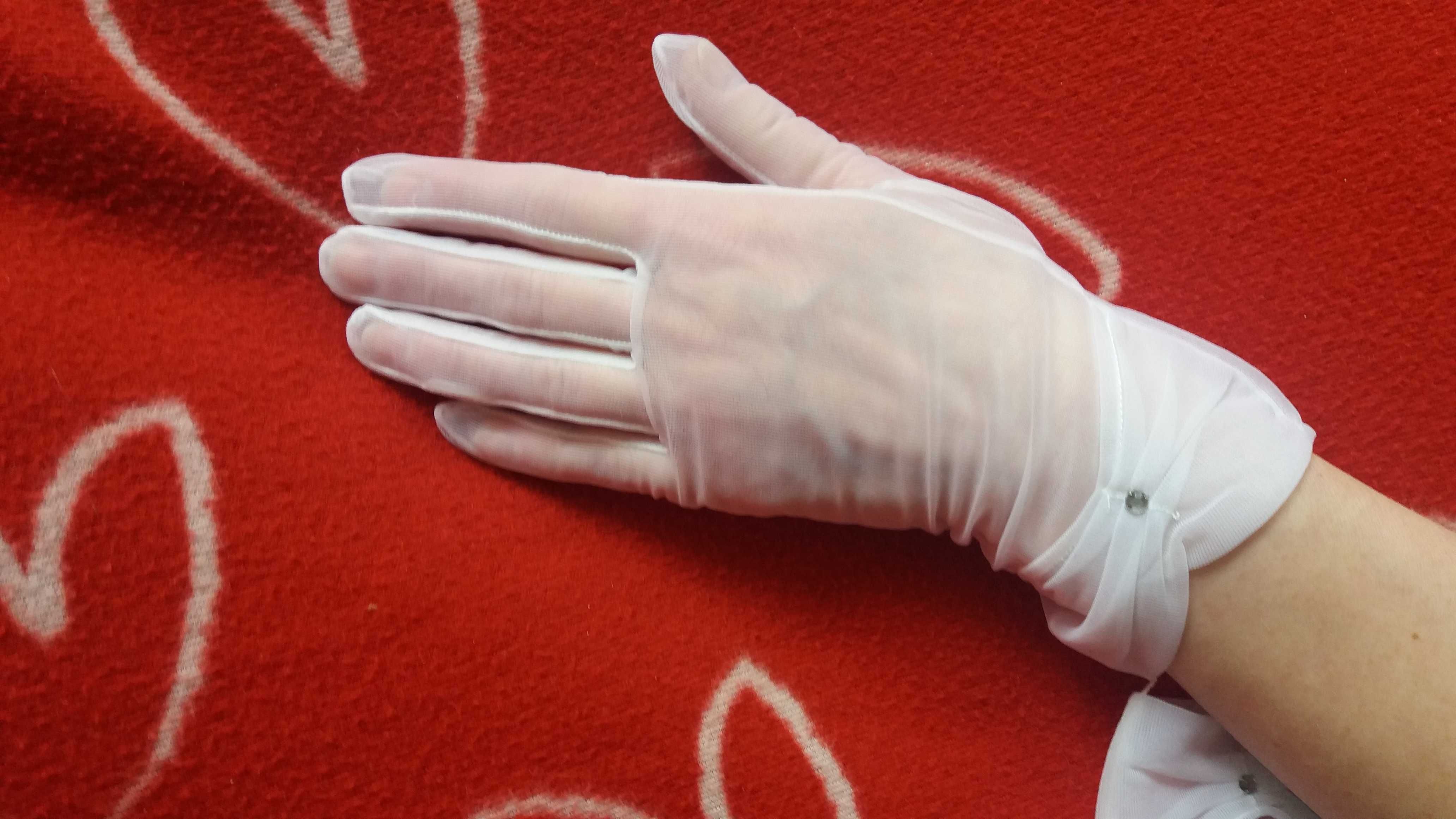 Transparentne rękawiczki