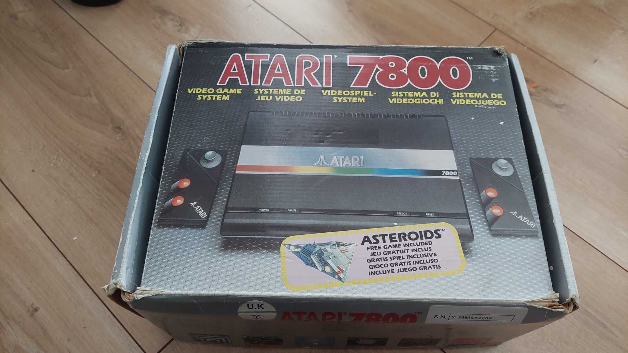 Atari 7800 w pudełku + 2 joysticki + zasilacz + kabel antenowy
