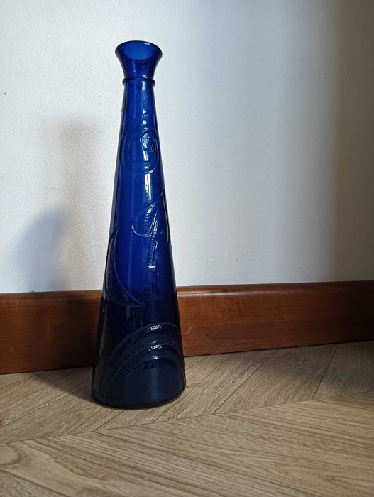 Szklana butelka wazon granatowy