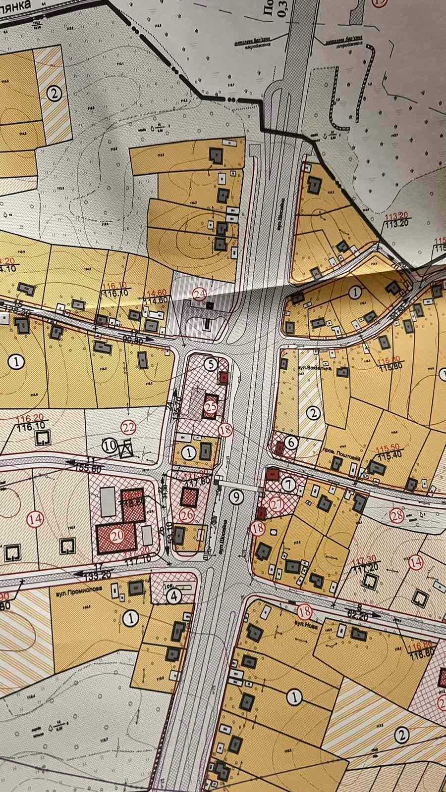 Продам приватизовану земельну дiлянку пiд АЗС,в c.Топчиiвка