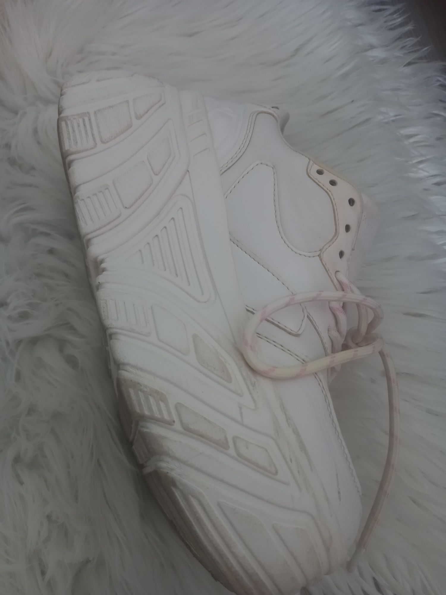 Sprzedam adidasy Hello Kitty 38