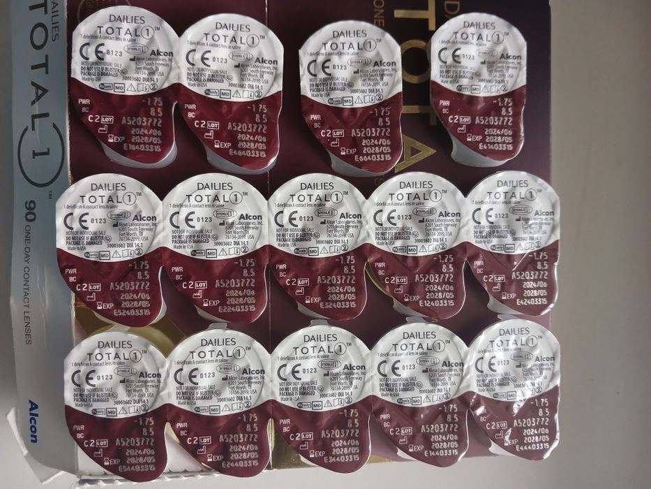 Одноденні лінзи Dailies Total 1, -1,25 (16 штук)