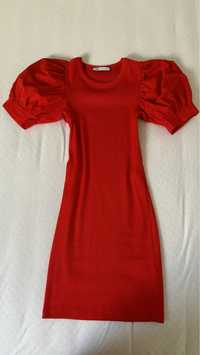 Czerwona sukienka z bufkami
