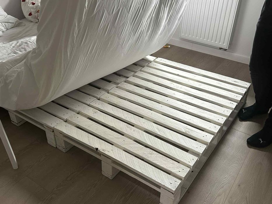 Łóżko z palet stelaż