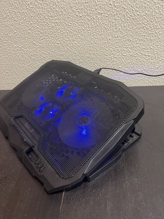 Suporte com ventuinhas de pc portatil