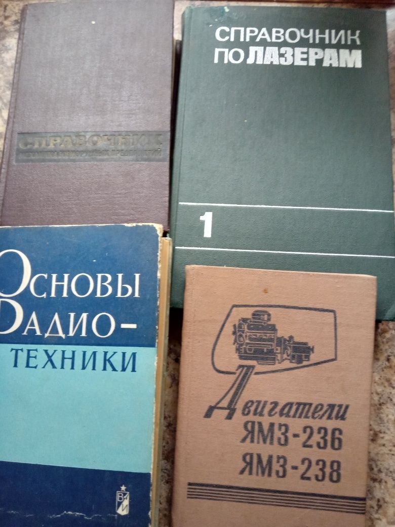 30 книг різної тематики