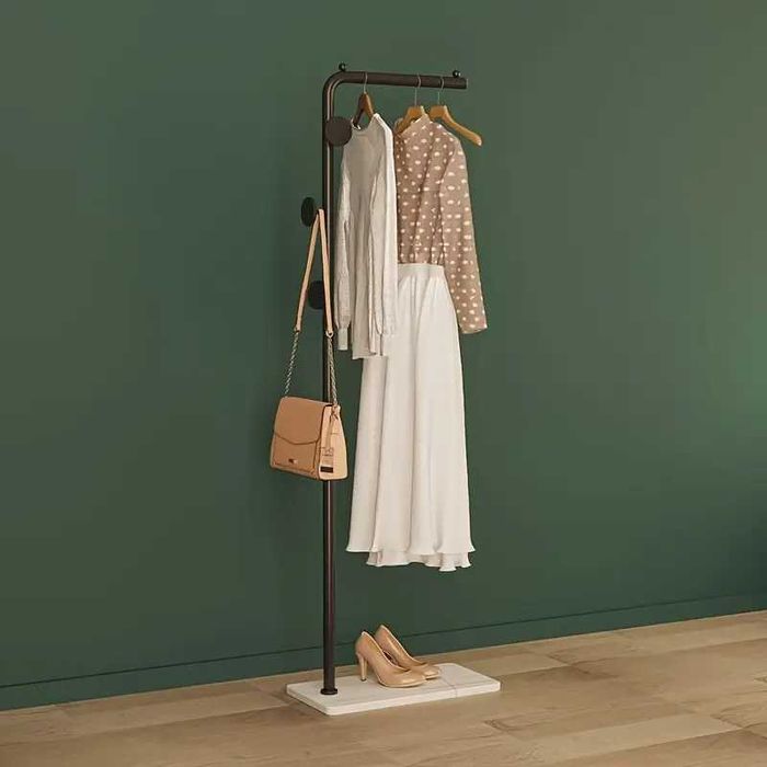 Sprzedam czarny wieszak stojący metalowy